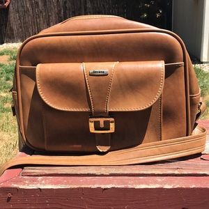 Invicta Camel Brown Vintage Luggage Weekend Bag